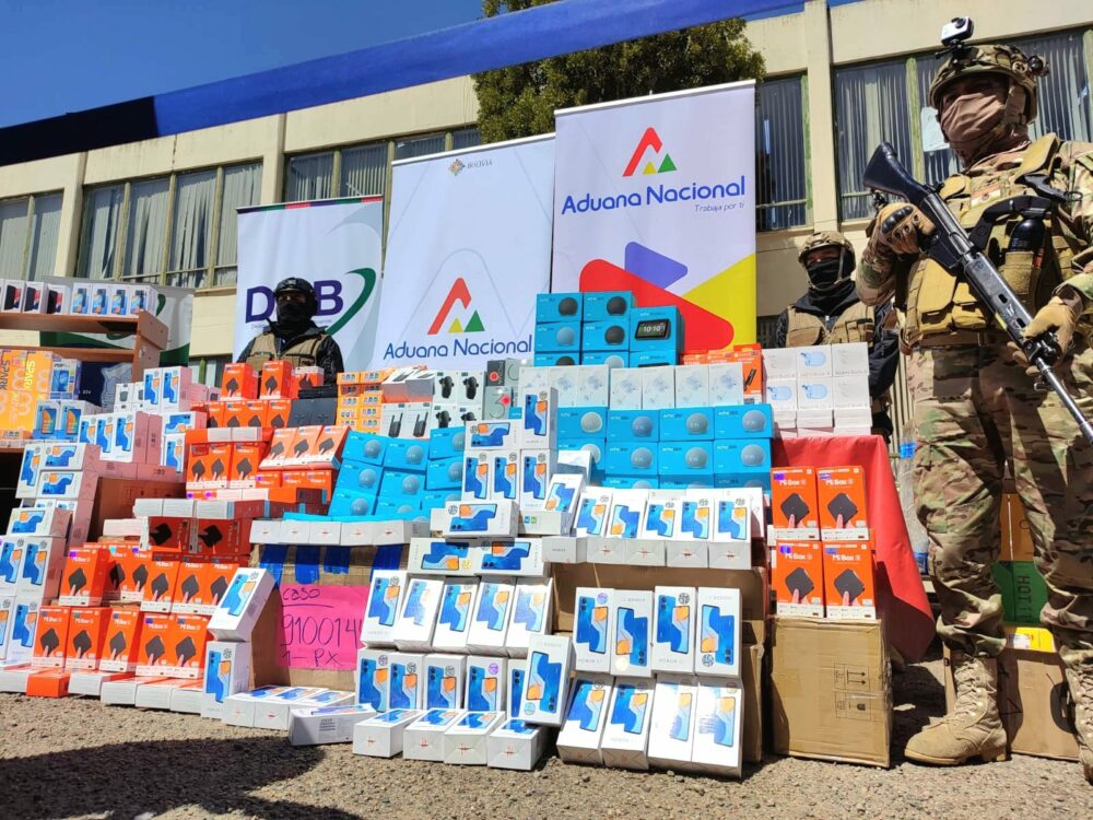 Aduana incauta celulares, impresoras y parlantes de contrabando valorados en Bs 800.000
