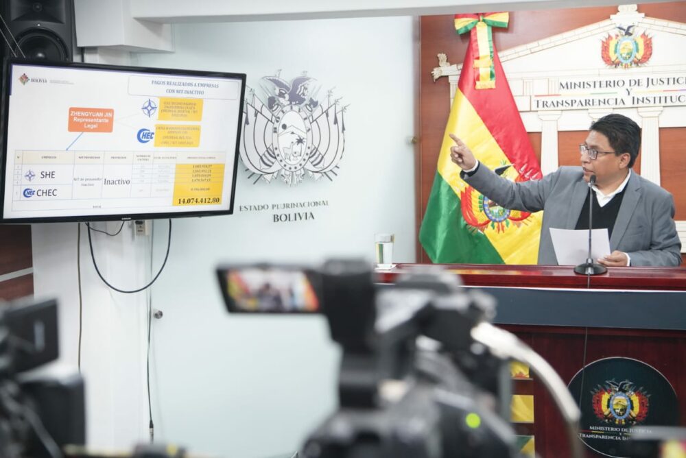 Lima revela “prueba contundente” de irregularidades en contratación para construir la vía Sucre-Yamparáez