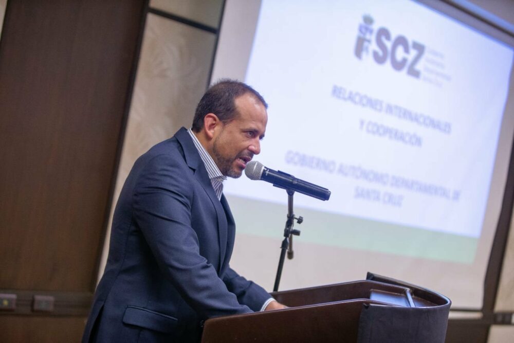 Analista ve un liderazgo fracturado en Camacho, empañado por corrupción y carente de capacidad