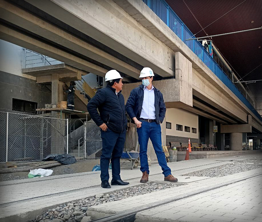 Ministro inspecciona la estación central del Tren Metropolitano que será entregada este mes