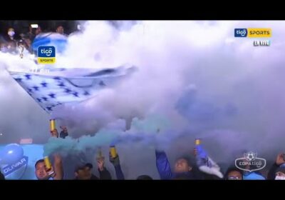 Así recibían la hinchada a Bolívar y Always Ready en el estadio Hernando Siles.