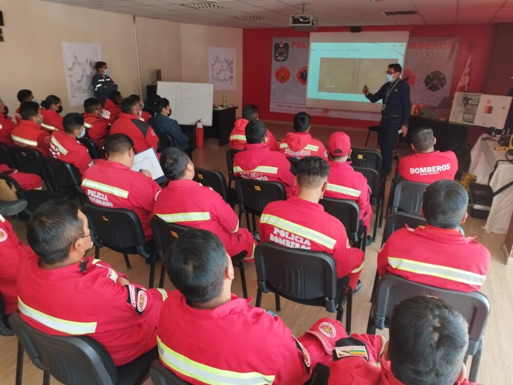 YPFB capacita a bomberos para atender situaciones de emergencia en redes de gas