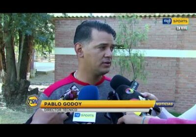 Pablo Godoy se presentó en la práctica de FC Universitario. El DT. fue a despedirse y no seguirá….