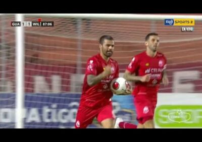 ¡Gol de Guabirá! Martín Alaniz aprovechó un balón suelto dentro del área y anotó el gol del empate