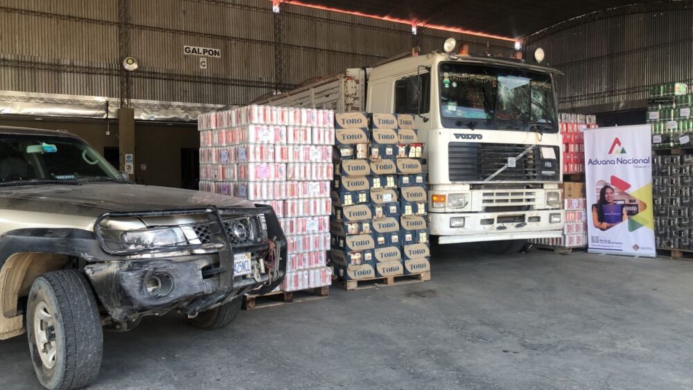 Tarija: Aduana incauta bebidas y alimentos de contrabando procedentes de Argentina