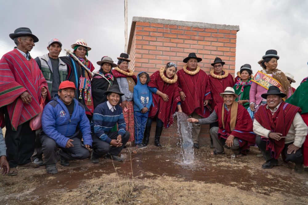 Caquiaviri estrena 12 sistemas de agua para el agro y consumo humano