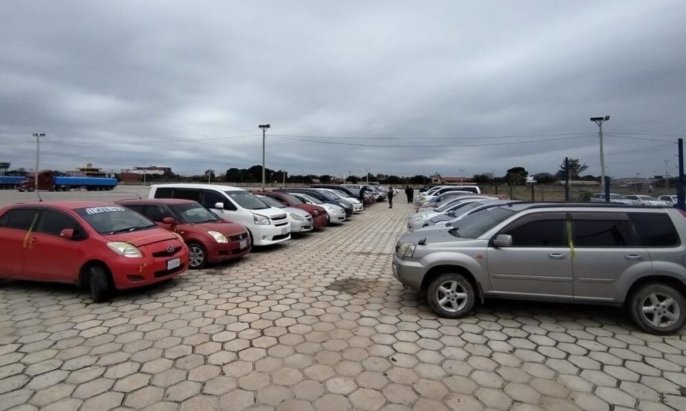 Personal de la Aduana en Santa Cruz incauta 73 vehículos indocumentados en 27 días