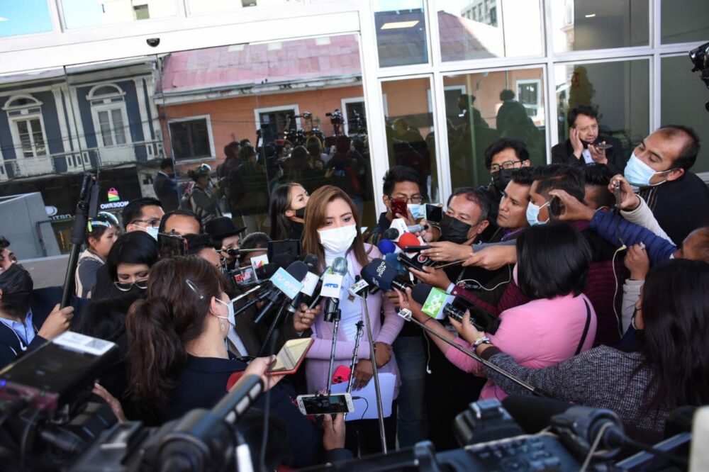 Viceministra Alcón desmiente que cuentas de redes sociales sean administradas desde fuera del país