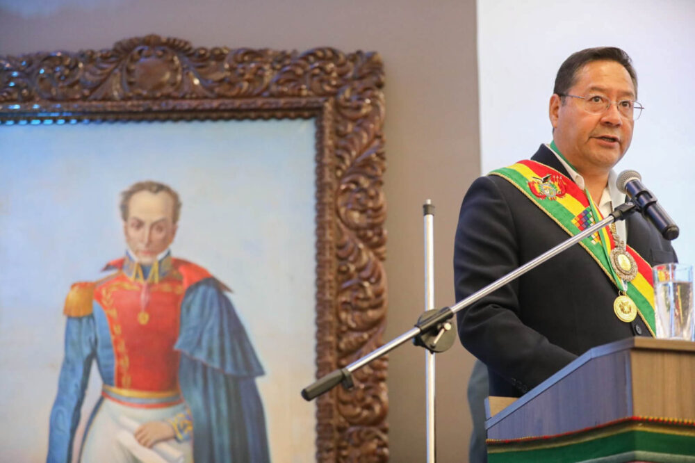 Autoridades rinden homenaje a la efeméride departamental de Cochabamba