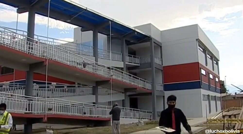 Arce entrega tres colegios en Quillacollo y resalta la apuesta del Gobierno en la educación