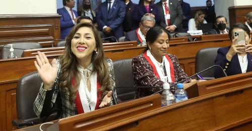 Destituyen a presidenta derechista de Congreso de Perú por corrupción