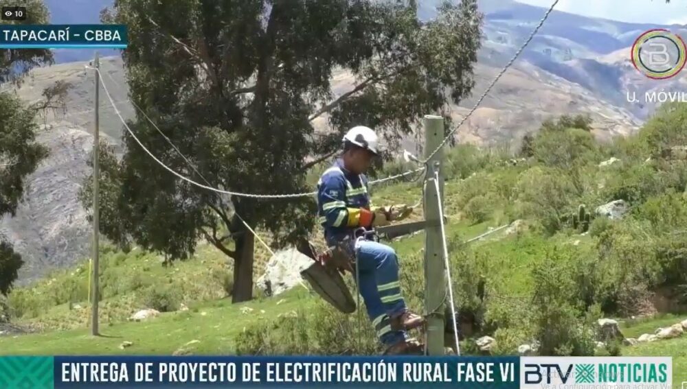 Presidente entrega proyecto de electrificación rural en beneficio de 31 comunidades de Tapacarí