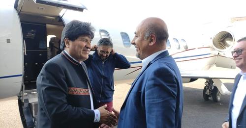 Evo Morales llega a México para asistir a festejos patrios con AMLO