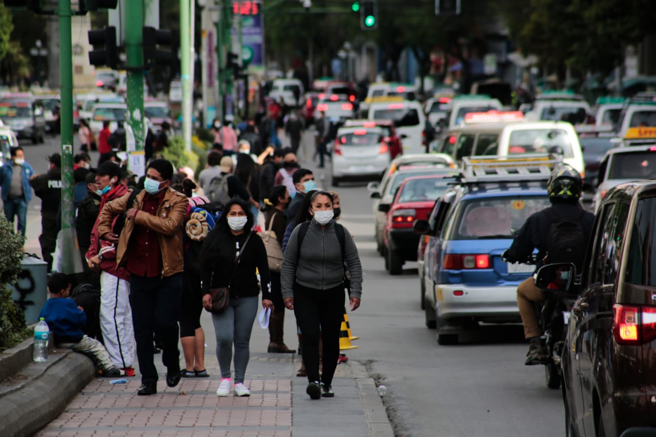 Analista: Bolivia aplica medidas contrarias a las recomendaciones del FMI y le va bien