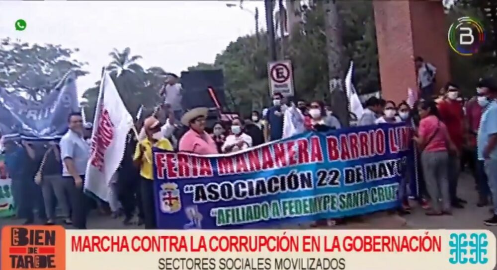 Masiva protesta rechaza corrupción en Gobernación cruceña y exige revocatorio contra Camacho