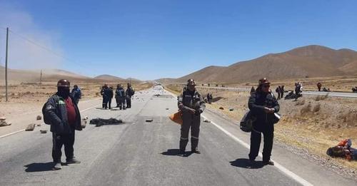 Montenegro pide a los mineros de Colquiri levantar el bloqueo