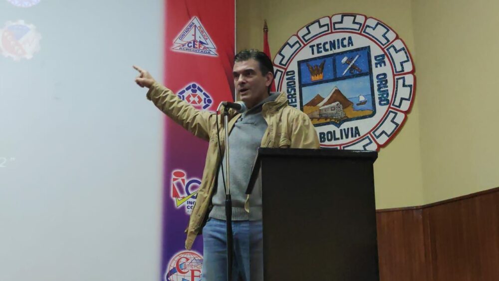 Diputado Huanca llama “cobarde” a Paz Pereira por no declarar en el caso Ciudad Inteligente