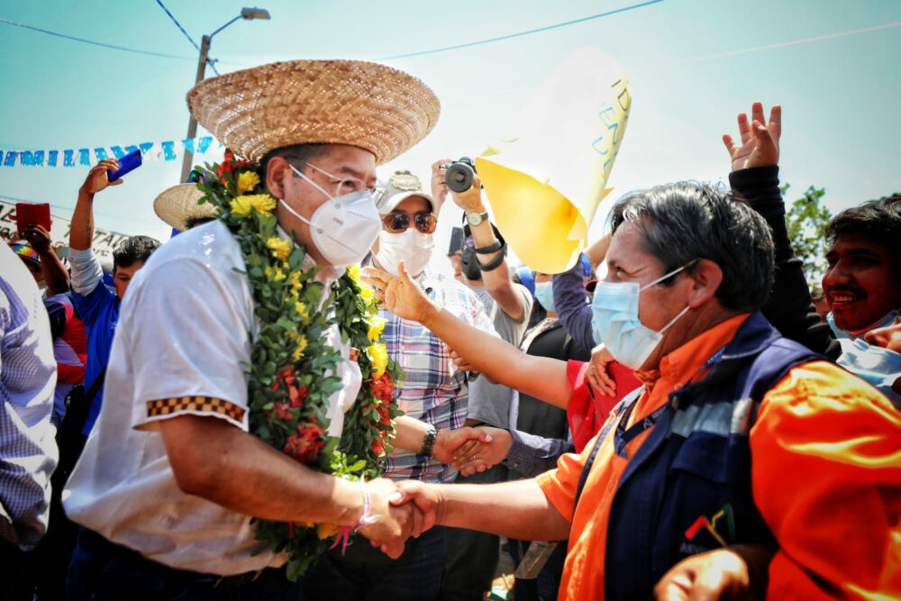 Presidente Arce recibe apoyo popular en Yapacaní y Montero