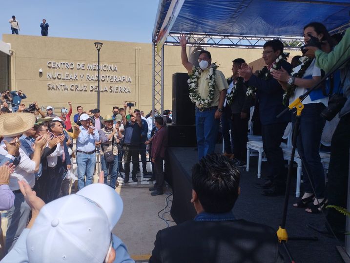 Presidente Luis Arce Catacora Llega A La Entrega Del Centro De Medicina Nuclear Y Radioterapia 2411