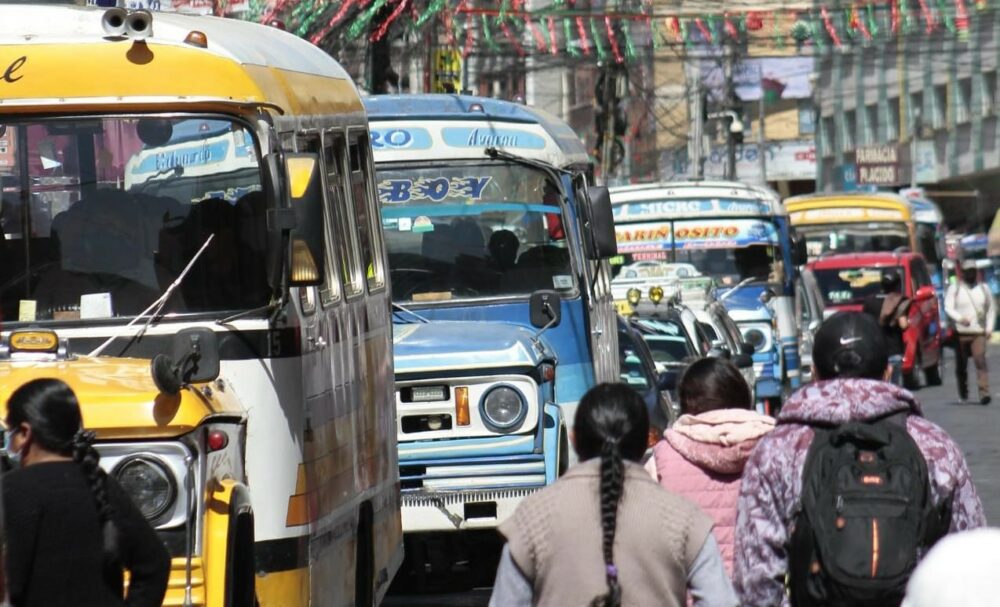 Transportistas cercarán La Paz el lunes en protesta contra el alcalde Arias