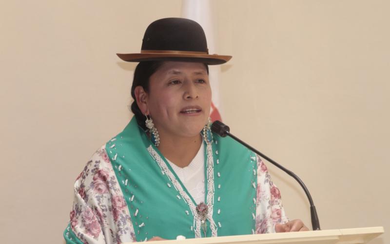 Senadora advierte que vestir con pollera a un varón incita al machismo y provoca discriminación a la mujer