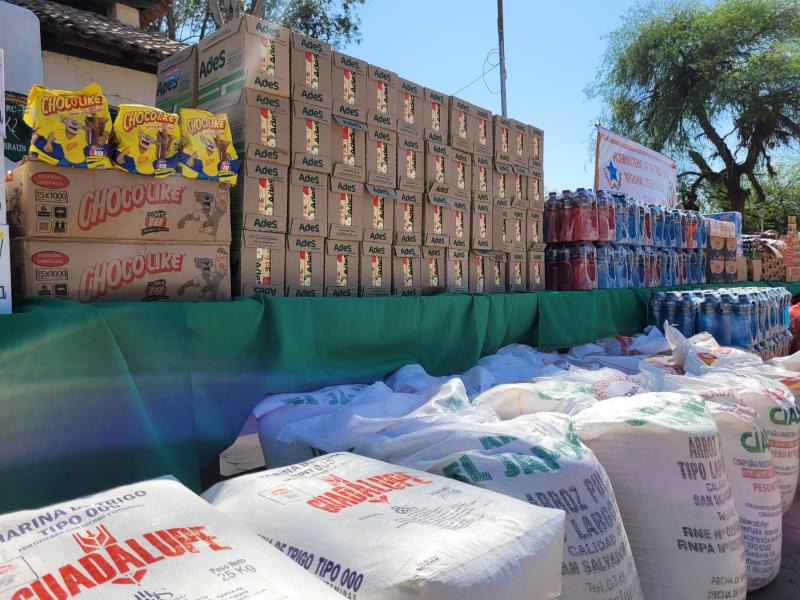 Gobierno entrega material logístico y alimentos a brigadas de bomberos que combaten el fuego en Tarija y Santa Cruz