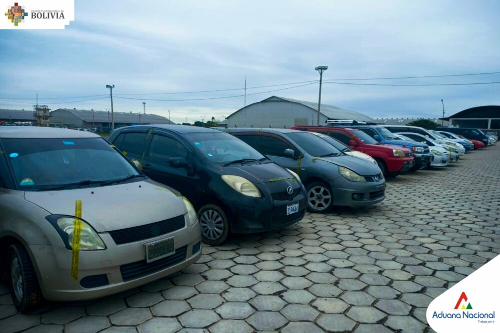 Aduana comisa 73 vehículos “chutos” en Santa Cruz