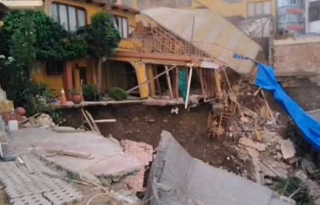 Vecinos de Obrajes exigen al alcalde Arias intervenir en el deslizamiento que afectó una vivienda