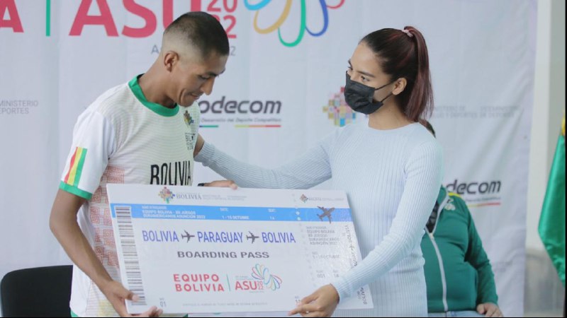 Gobierno entrega pasajes a deportistas que representarán al país en los Juegos Suramericanos