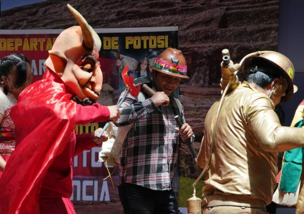 Más de 60 fraternidades participarán de la fiesta del Arcángel San Miguel en Uncía, Potosí