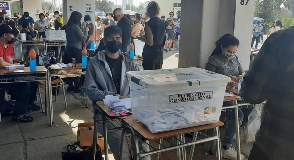"Chile dice no": en una elección histórica tumban la propuesta de nueva Constitución