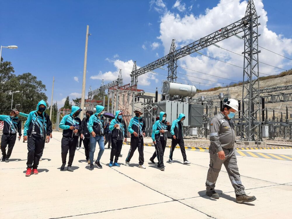 Cochabamba: Bachilleres de Sipe Sipe visitan la Central Hidroeléctrica de Misicuni