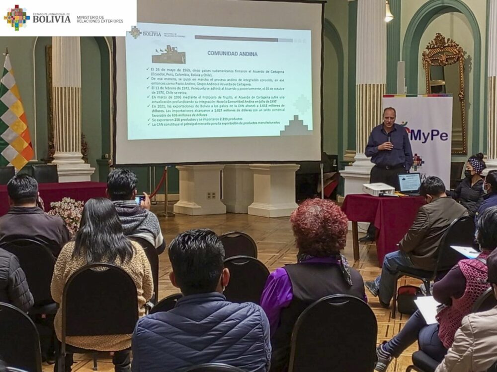 Más de 50 micro y pequeños empresarios se forman en acceso a mercados internacionales