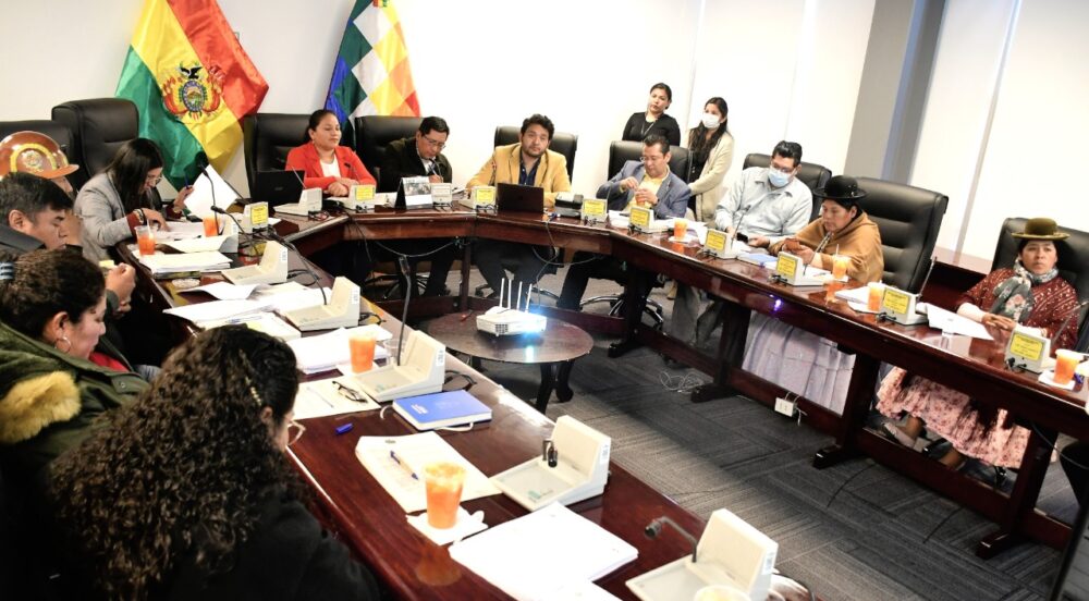 Comisión da vía libre a YPFB para contratar a firma colombiana que operará en el área “Arenales”