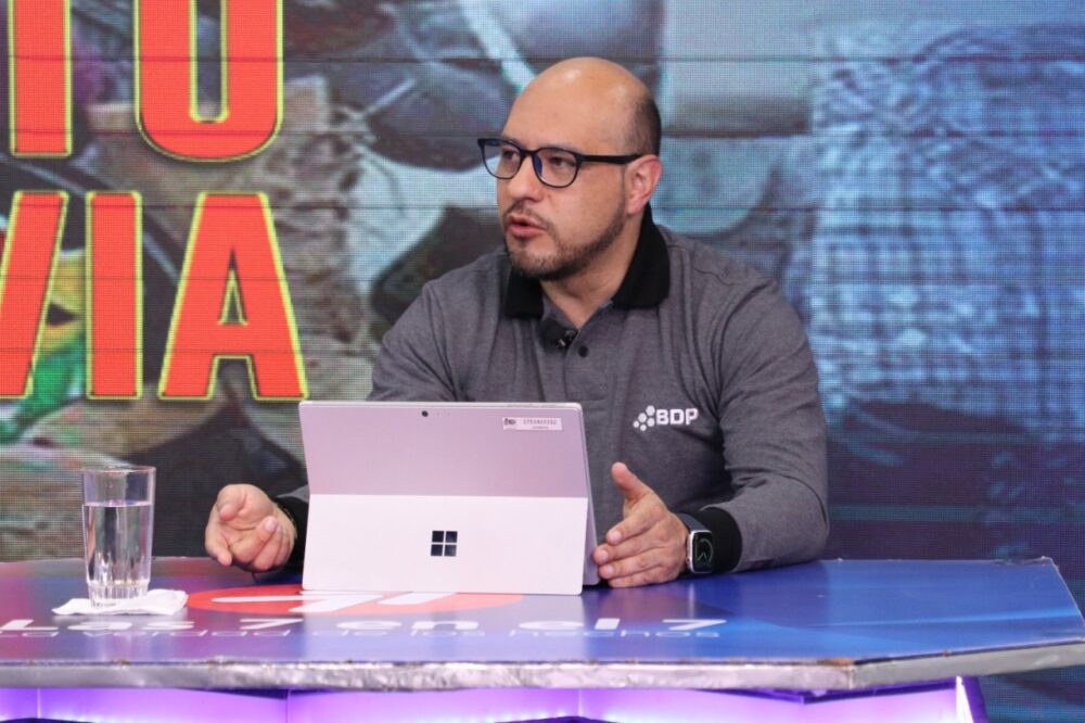 El gerente general del BDP, Ariel Zabala, en entrevista en el programa Las 7 en el 7 de Btv.