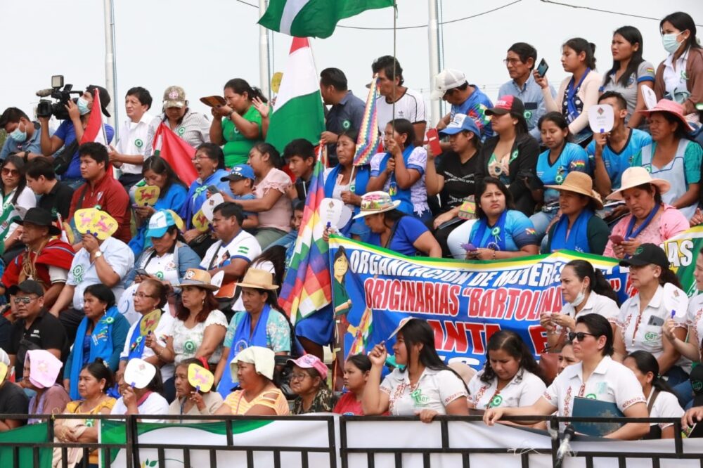 Interculturales cruceños arriban a la ciudad para el Gran Cabildo del Pueblo