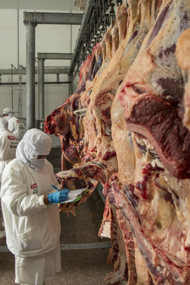 Defensa del Consumidor controlará frigoríficos para evitar incremento en el precio de la carne de res 