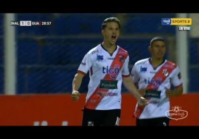 ¡Gol de Nacional Potosí! Cristian Álvarez aprovecha un rebote y anota el primer gol del partido.