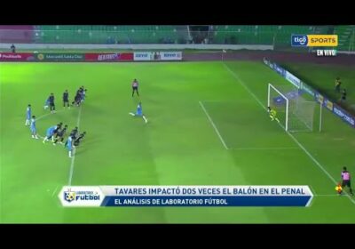 Tavares impactó dos veces el balón en el penal. El análisis en Laboratorio Fútbol.