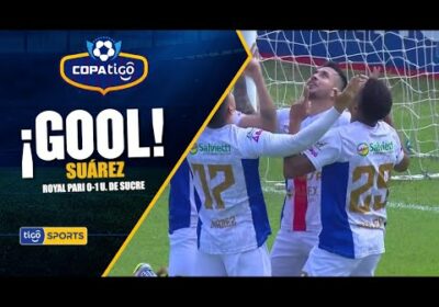 ¡Gol de Universitario! Miguel Suárez apareció por el segundo palo para sorprender y anotar.