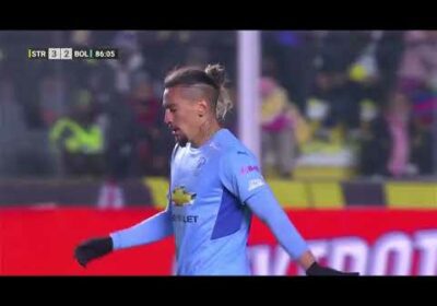 ¡Gol de Bolívar! Moisés Villarroel caza un rebote para anotar el segundo gol de la ‘Academia’.
