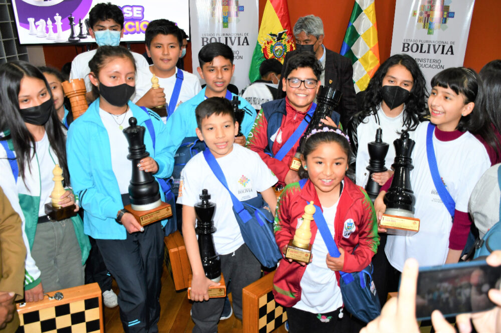 Estudiantes de Cochabamba, Tarija y Santa Cruz lograron los primeros lugares del Torneo de Ajedrez “Jaque mate a la violencia”