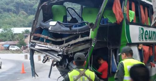 Colisión de camión con bus deja dos muertos y 23 heridos en Chocolatal