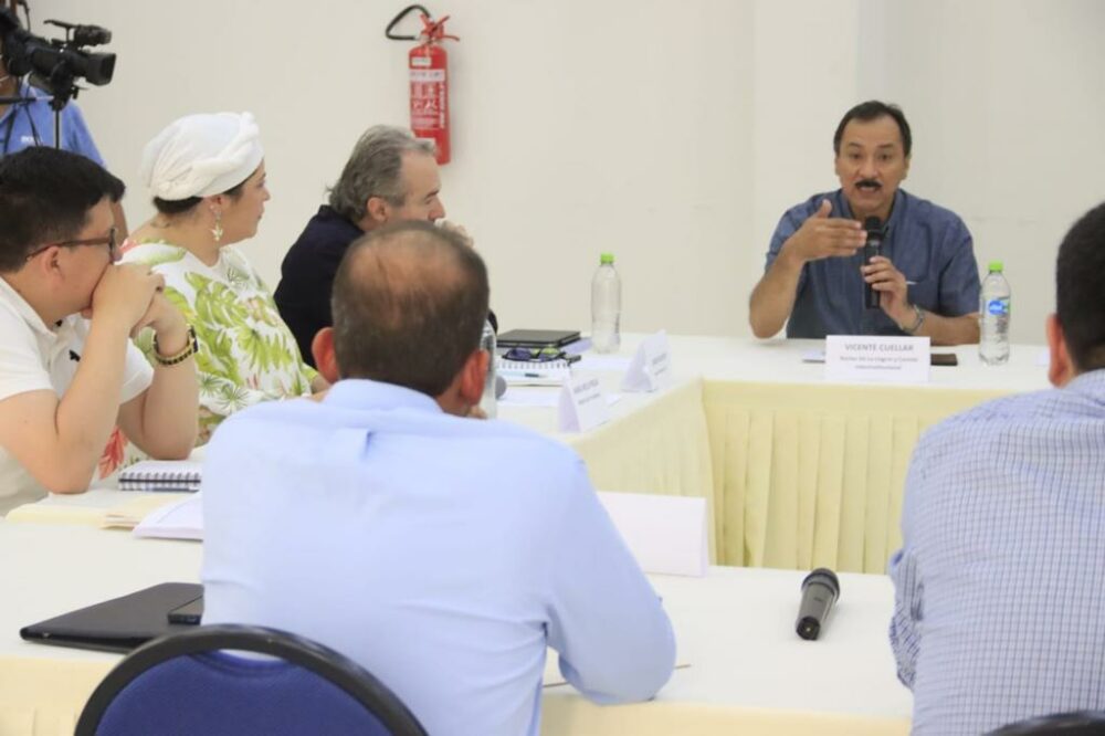 Camacho y cívicos intentaron imponer fecha censal sin sustento técnico