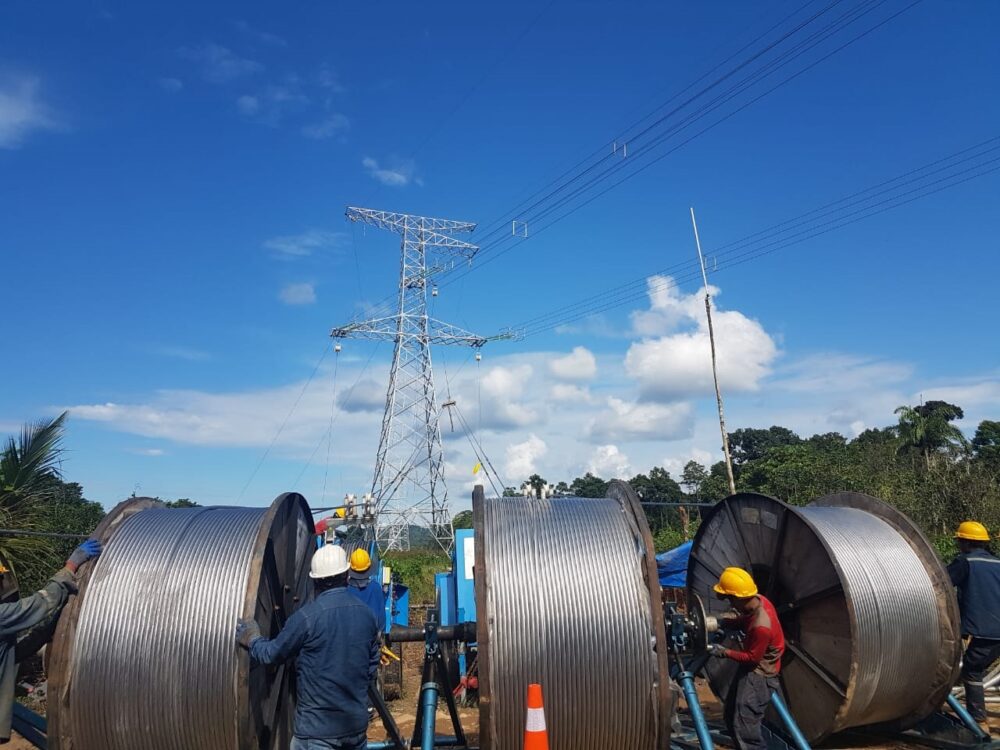 ENDE Transmisión concluye montaje de la primera línea de transmisión eléctrica en 500 kV de Bolivia
