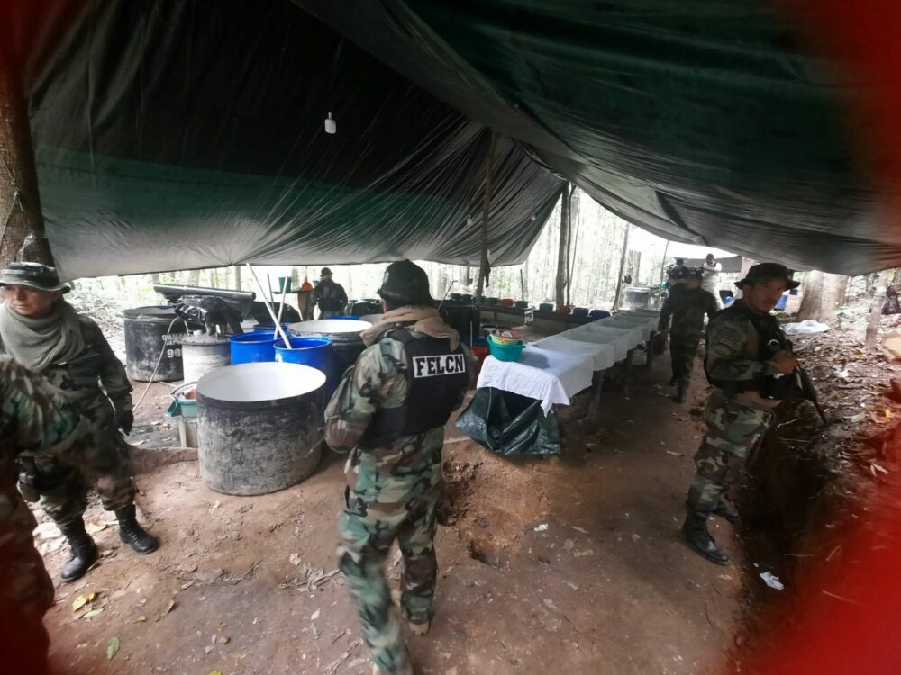 Fuerza antidroga destruye laboratorio de cristalización de cocaína en Bulo Bulo