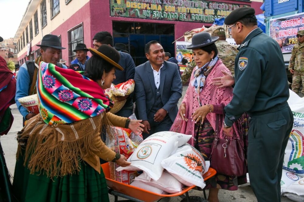 Gobierno entrega 28 toneladas de ayuda humanitaria a más de 900 familias afectadas por lluvias y heladas en La Paz