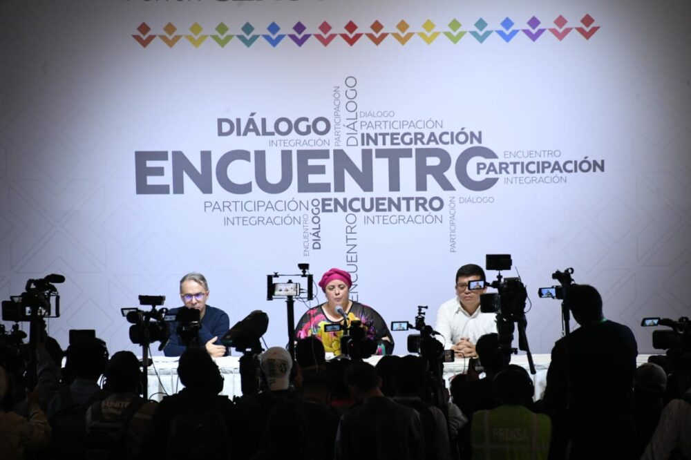 Camacho y Calvo retrasan resolución del diferendo por la fecha del Censo y extienden los enfrentamientos en Santa Cruz