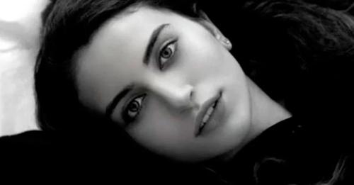 La finalista de Miss Inglaterra que participó sin maquillaje desafía los “estándares de belleza poco realistas”