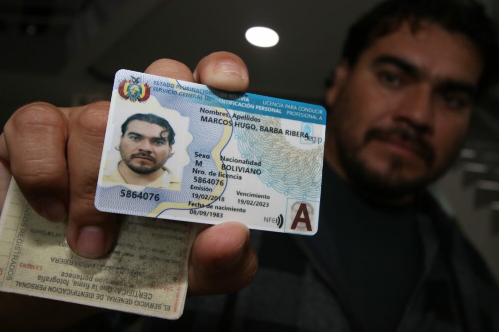 Bolivia tramita homologación de licencias de conducir con Perú e Italia